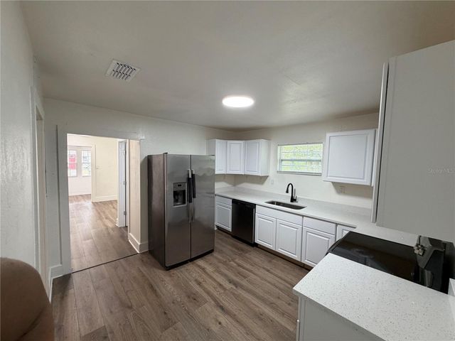 233 S RHODES STREET, Mount Dora, FL 32757