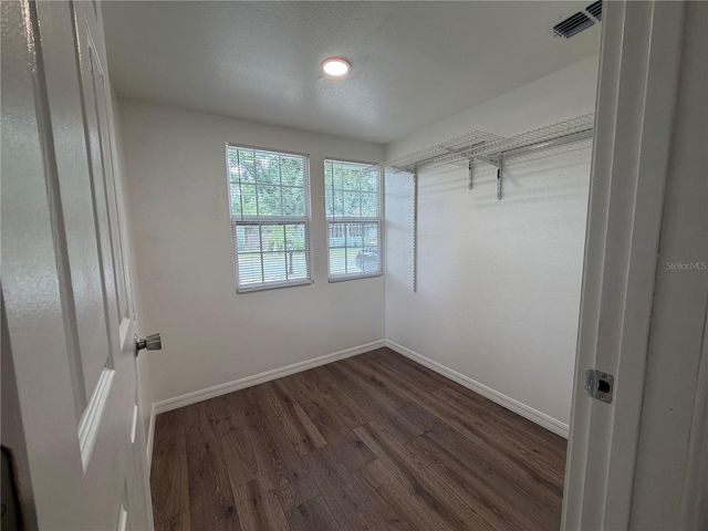 233 S RHODES STREET, Mount Dora, FL 32757