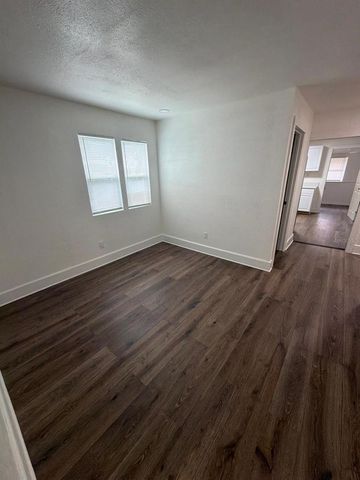 233 S RHODES STREET, Mount Dora, FL 32757