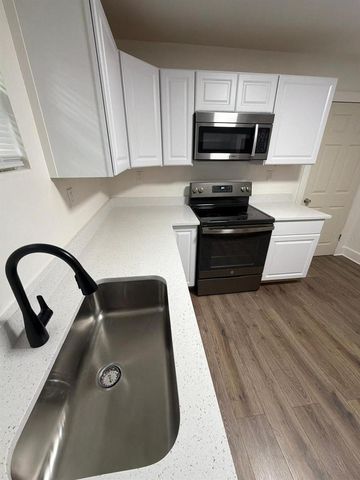 233 S RHODES STREET, Mount Dora, FL 32757