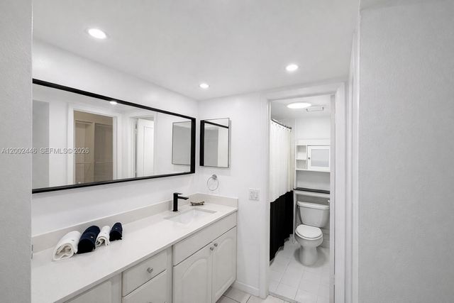 77 Crandon Blvd 3C, Key Biscayne, FL 33149