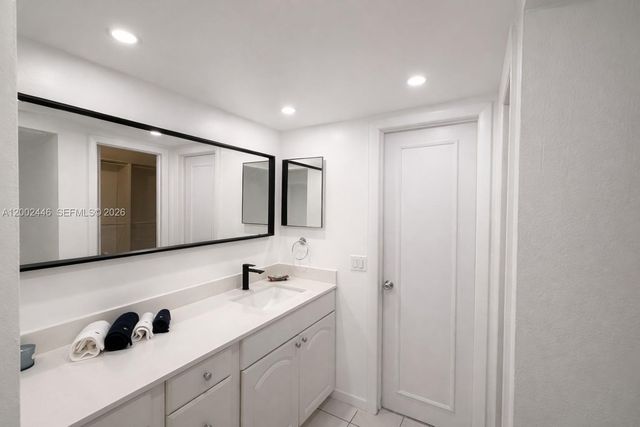 77 Crandon Blvd 3C, Key Biscayne, FL 33149