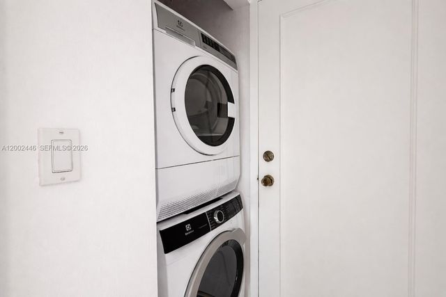 77 Crandon Blvd 3C, Key Biscayne, FL 33149