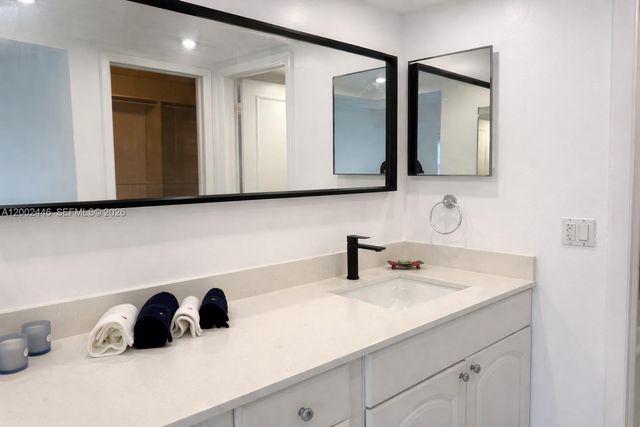 77 Crandon Blvd 3C, Key Biscayne, FL 33149