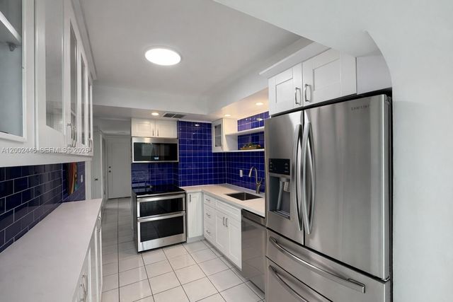 77 Crandon Blvd 3C, Key Biscayne, FL 33149