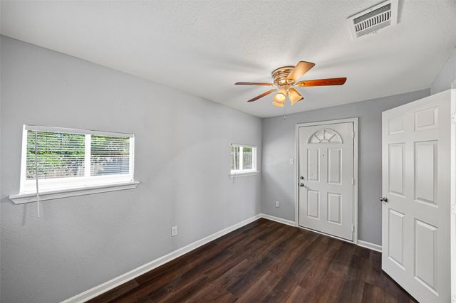 7614 Darnay Dr Drive, Houston, TX 77033