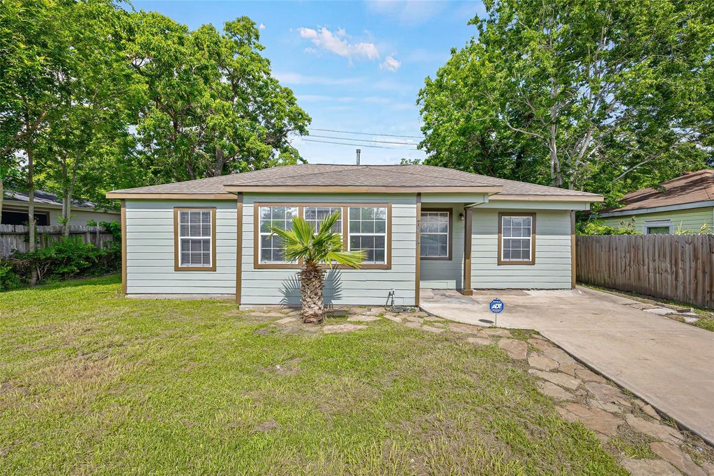 7614 Darnay Dr Drive, Houston, TX 77033
