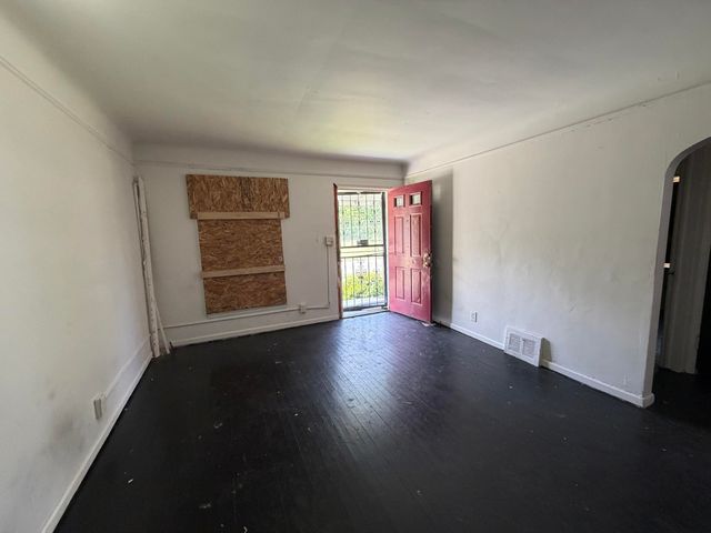 8294 Rosemont Avenue, Detroit, MI 48228