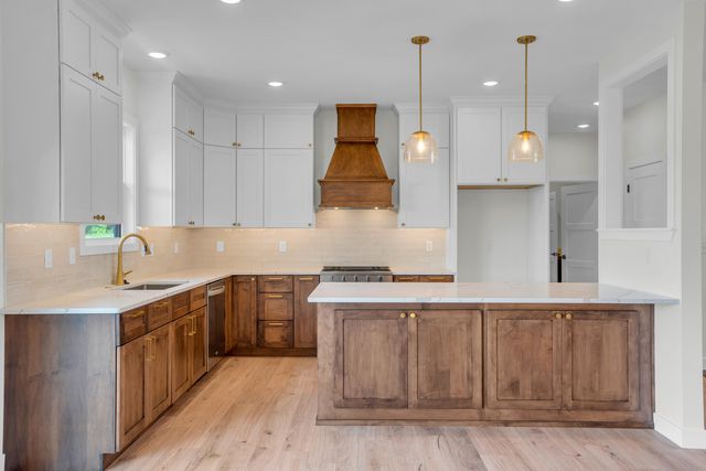 1303 MORNING DOVE DR, Columbia, MO 65201