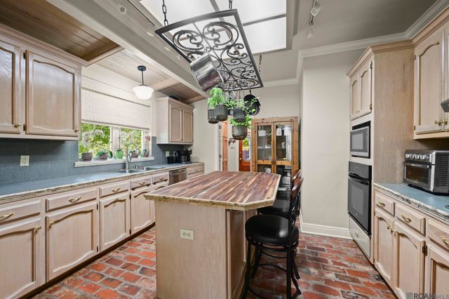 14513 Cottage Oaks Dr, Baton Rouge, LA 70810