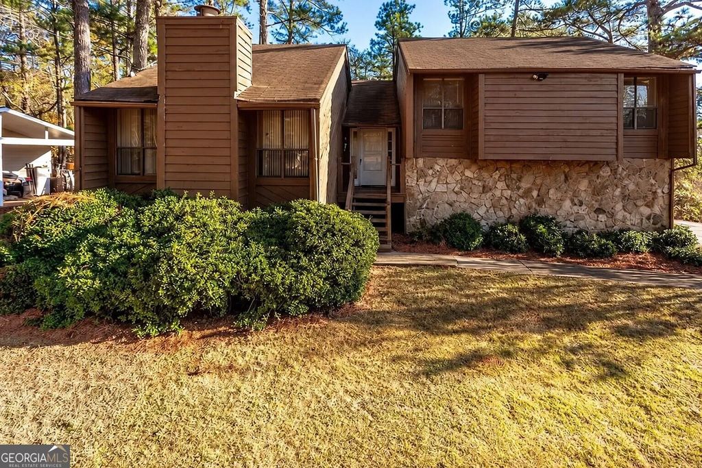 8642 Plumtree Drive, Riverdale, GA 30274