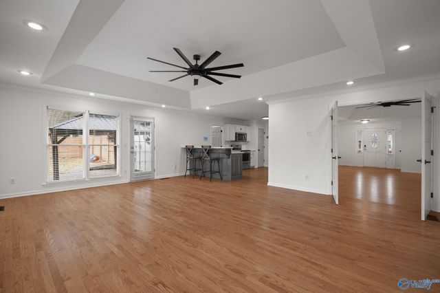 121 Tessie Drive SE, Owens Cross Roads, AL 35763