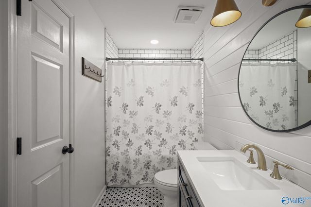 121 Tessie Drive SE, Owens Cross Roads, AL 35763