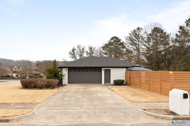 121 Tessie Drive SE, Owens Cross Roads, AL 35763