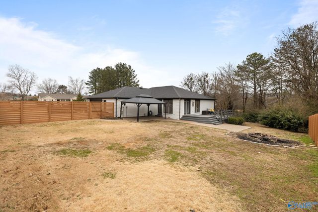 121 Tessie Drive SE, Owens Cross Roads, AL 35763