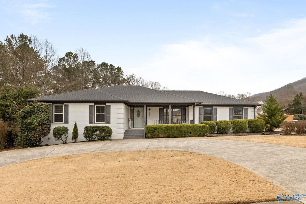 121 Tessie Drive SE, Owens Cross Roads, AL 35763