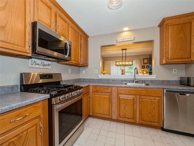 47 Muirfield Court, Poughkeepsie, NY 12603