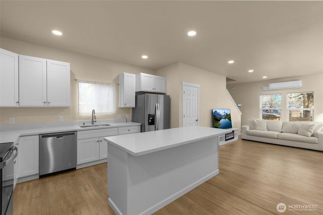 942 S M Street, Tacoma, WA 98405