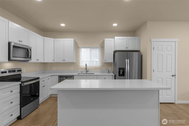 942 S M Street, Tacoma, WA 98405