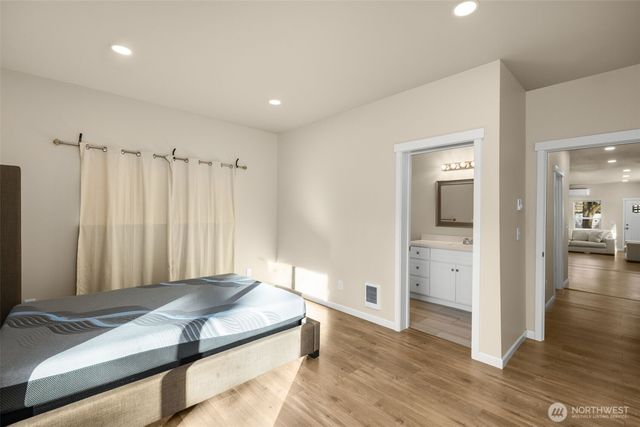 942 S M Street, Tacoma, WA 98405