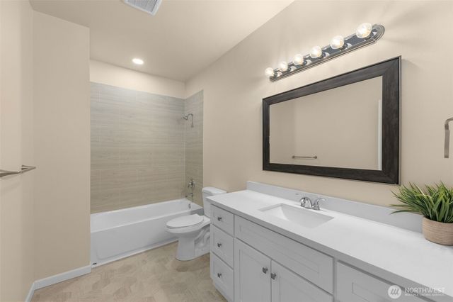 942 S M Street, Tacoma, WA 98405