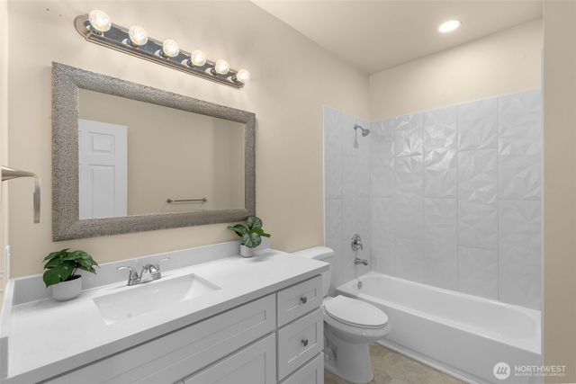 942 S M Street, Tacoma, WA 98405