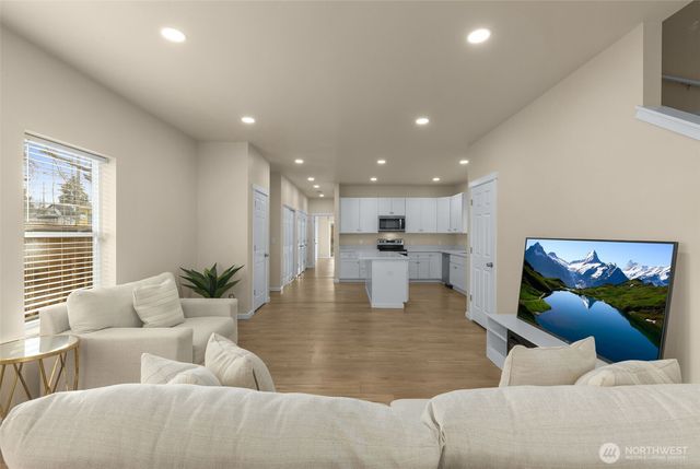 942 S M Street, Tacoma, WA 98405