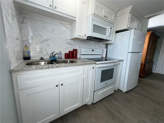 201 Volpe, Gregory, TX 78359