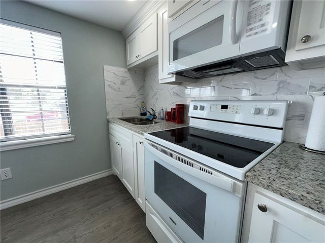 201 Volpe, Gregory, TX 78359