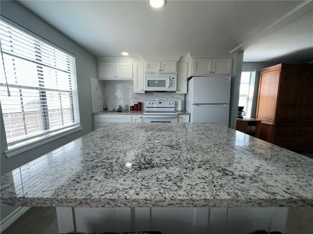 201 Volpe, Gregory, TX 78359