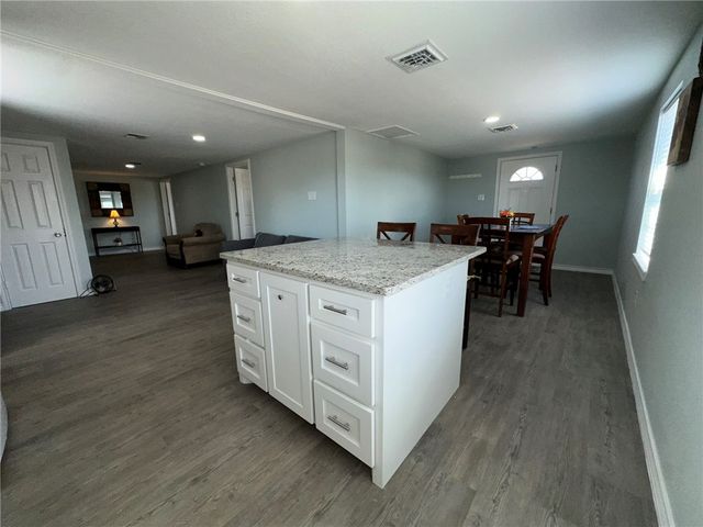 201 Volpe, Gregory, TX 78359