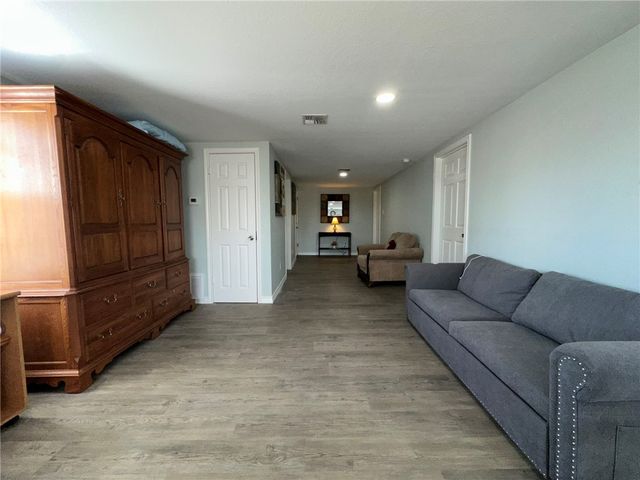 201 Volpe, Gregory, TX 78359