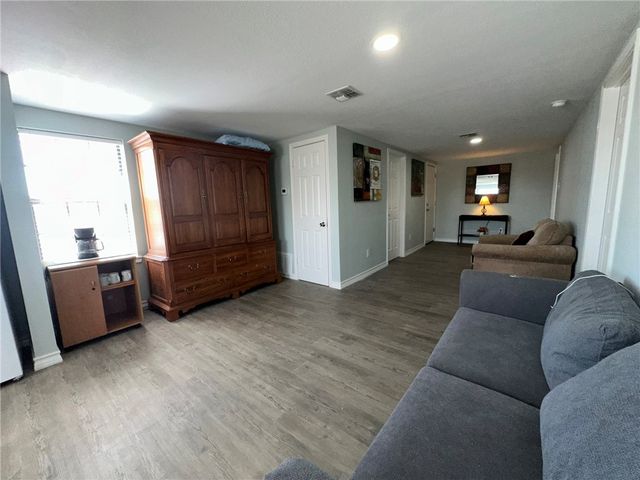 201 Volpe, Gregory, TX 78359