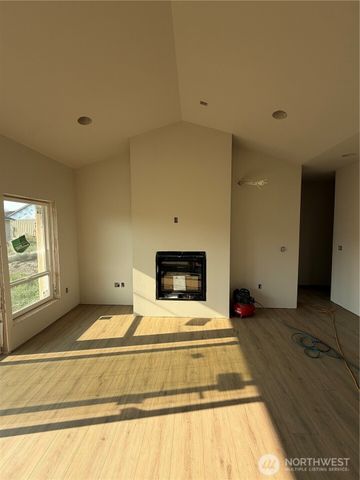 809 E 6th Street, Nooksack, WA 98276