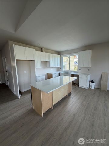 809 E 6th Street, Nooksack, WA 98276