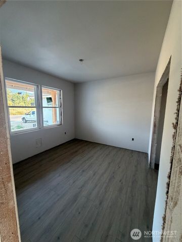 809 E 6th Street, Nooksack, WA 98276