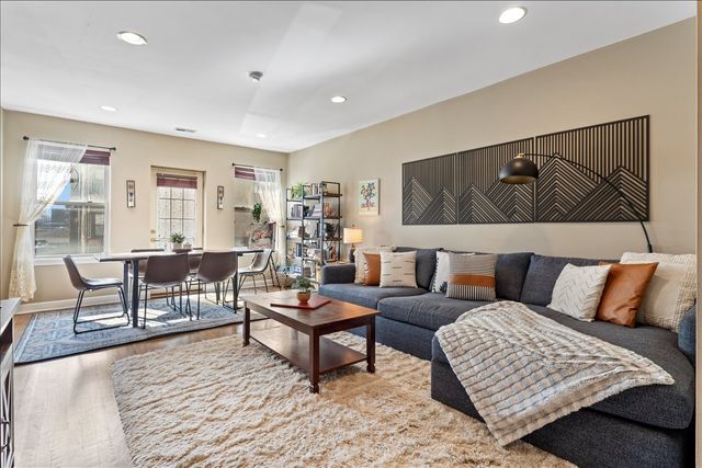 2618 W Rosemont Avenue 1, Chicago, IL 60659