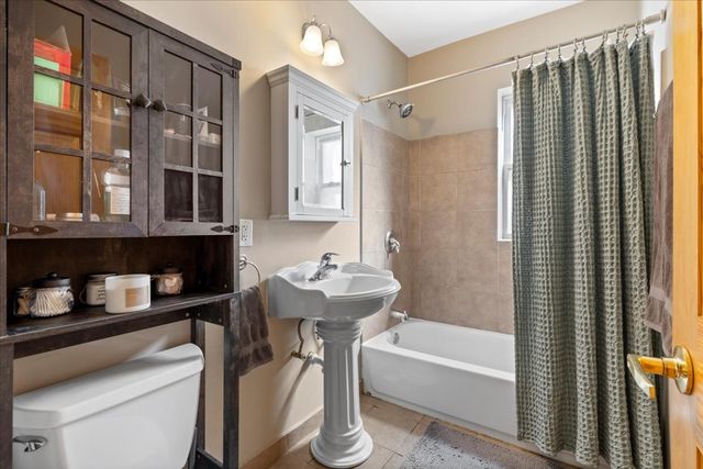 2618 W Rosemont Avenue 1, Chicago, IL 60659