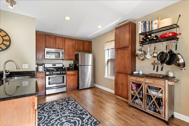 2618 W Rosemont Avenue 1, Chicago, IL 60659