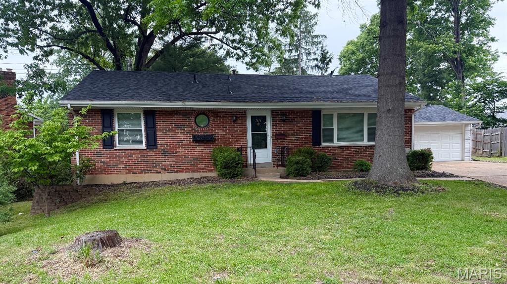1171 Ascot Lane, St Louis, MO 63122