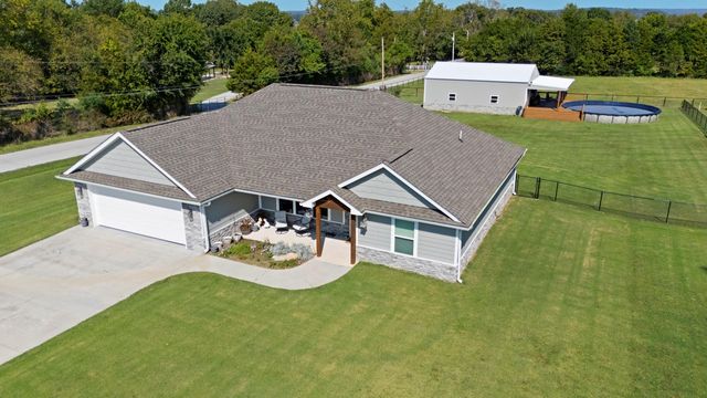 61500 E 266 Road, Grove, OK 74344