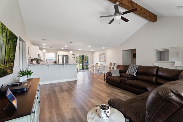 61500 E 266 Road, Grove, OK 74344