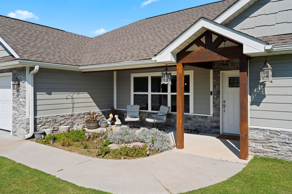 61500 E 266 Road, Grove, OK 74344