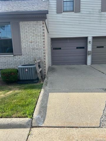 35138 N Bay Circle, Harrison Charter Township, MI 48045