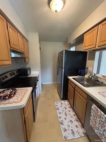 35138 N Bay Circle, Harrison Charter Township, MI 48045
