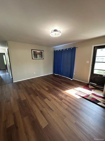 35138 N Bay Circle, Harrison Charter Township, MI 48045