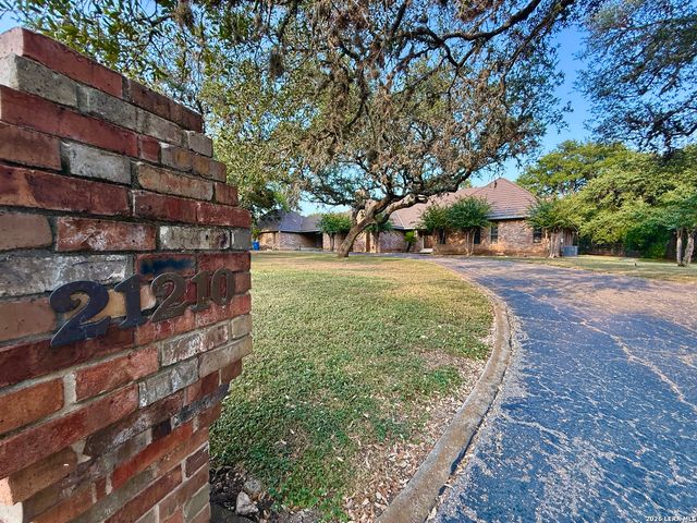21210 Forest Waters Cir, Garden Ridge, TX 78266