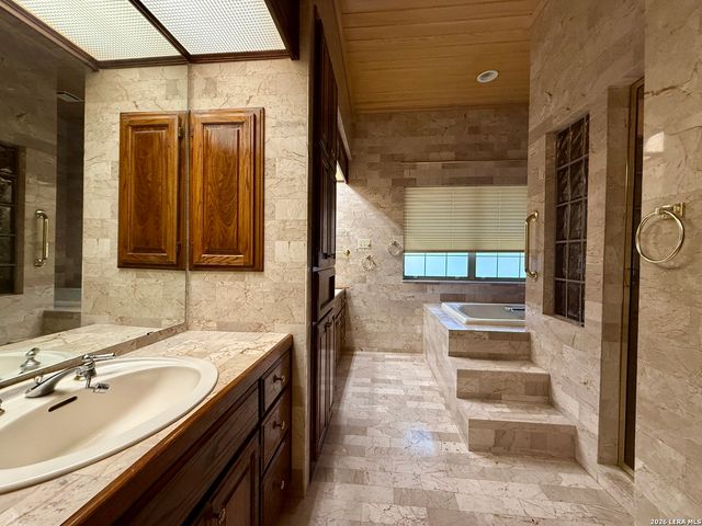 21210 Forest Waters Cir, Garden Ridge, TX 78266