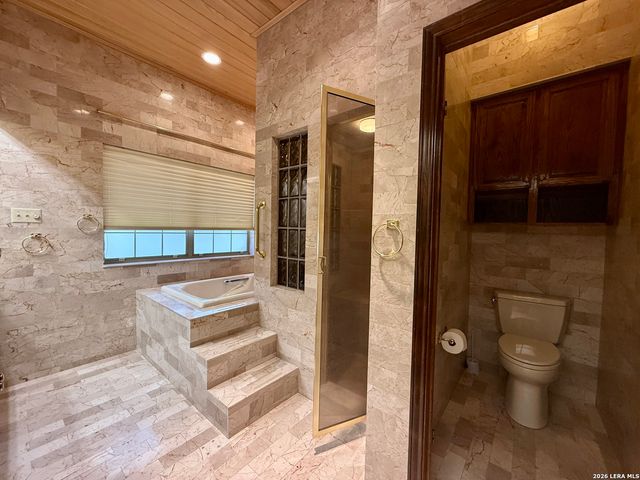 21210 Forest Waters Cir, Garden Ridge, TX 78266