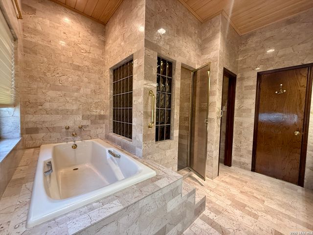 21210 Forest Waters Cir, Garden Ridge, TX 78266